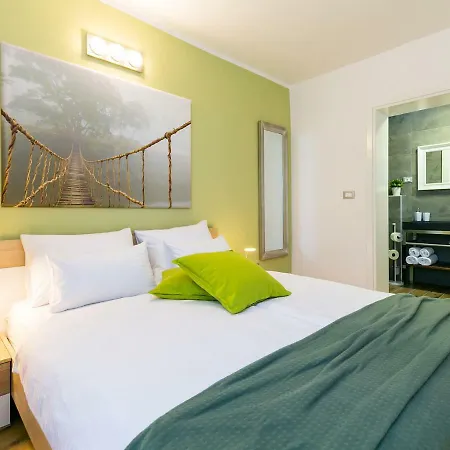 Apartment Pool Premium *